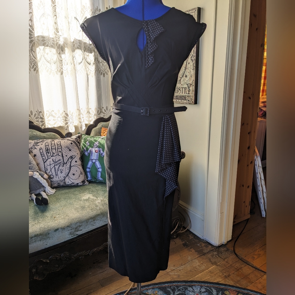 Stop staring keyhole wiggle dress Medium